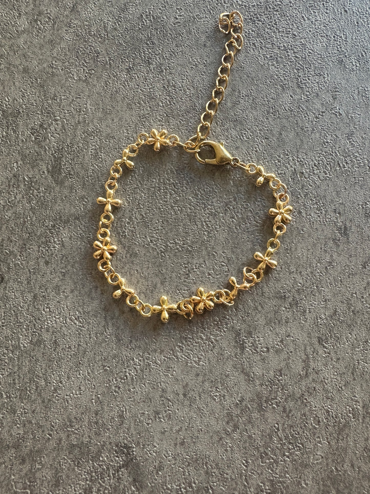 Bracelet , Gold plated flower bracelet
