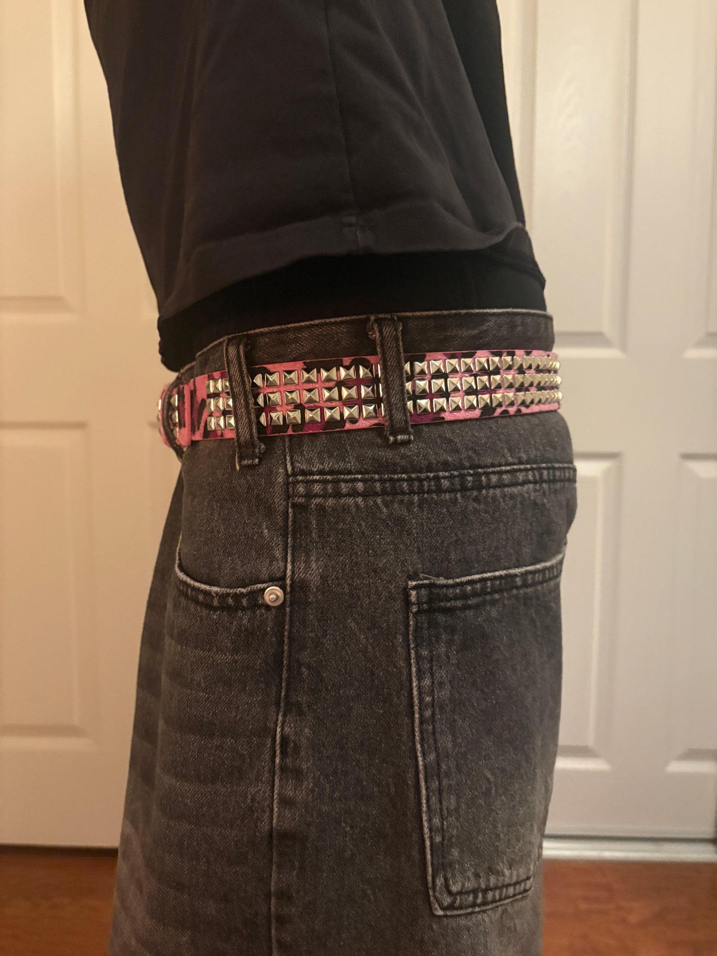 Belt , pink studded leopard print belt