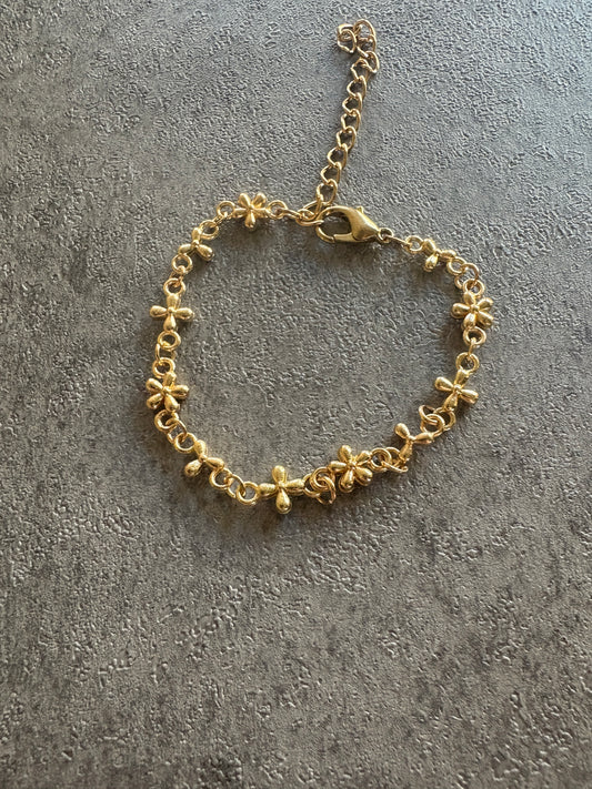 Bracelet , Gold plated flower bracelet