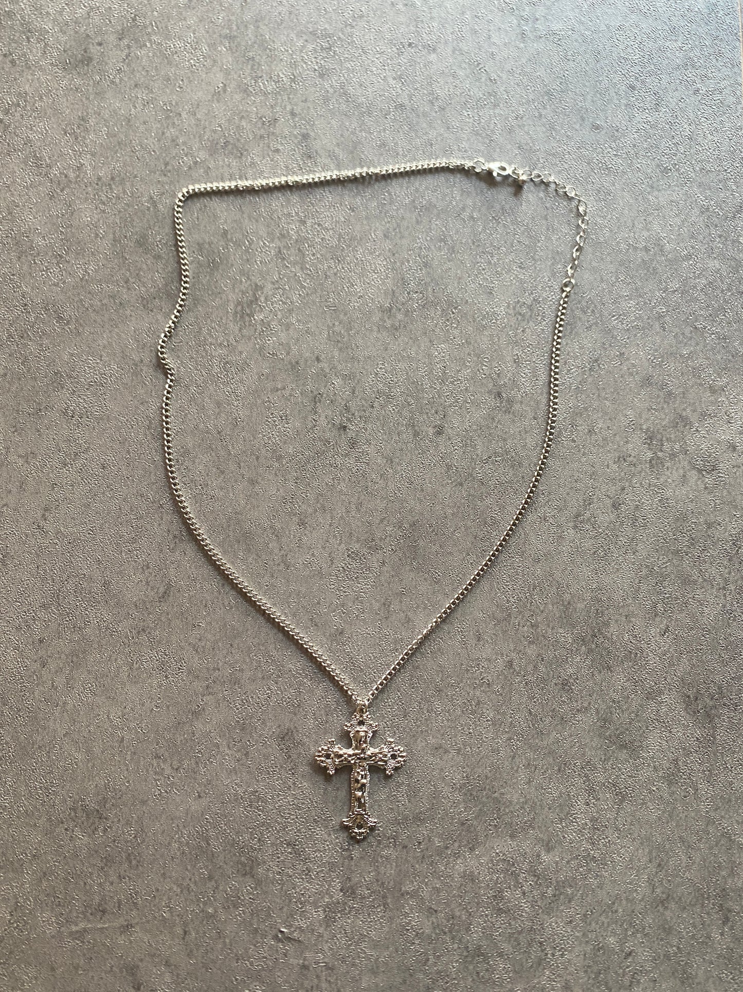 Necklace , Silver detailed cross chain