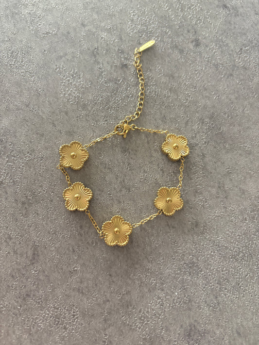 Bracelet, Gold flower charm bracelet
