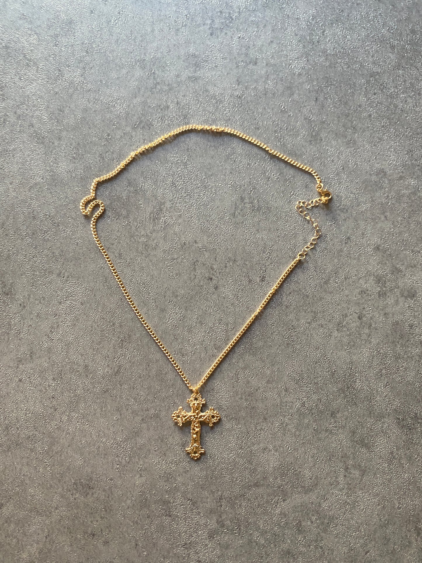Necklace , Detailed gold cross chain