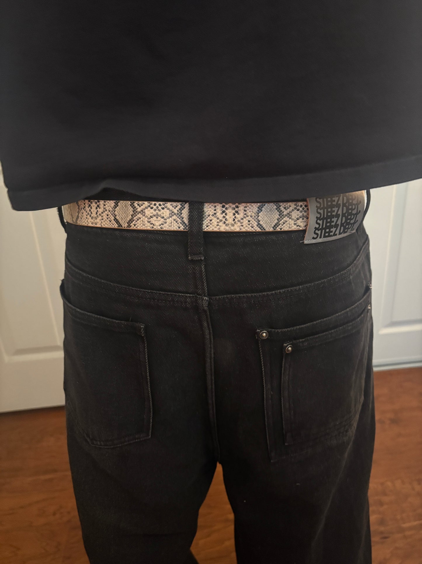 Belt , light snakeskin belt