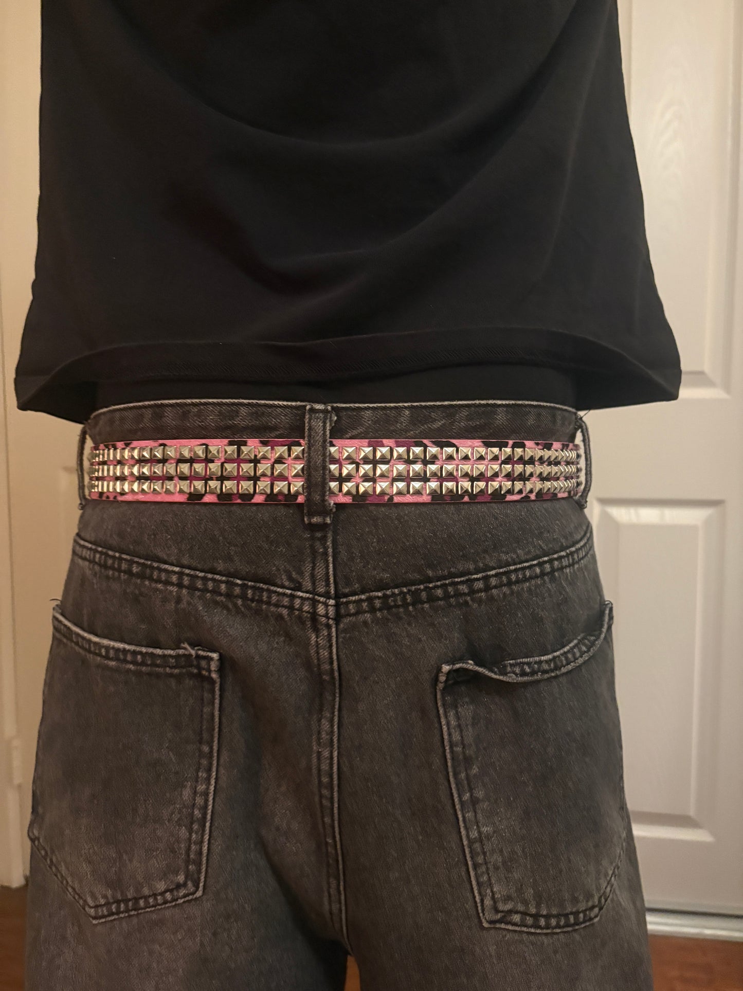 Belt , pink studded leopard print belt