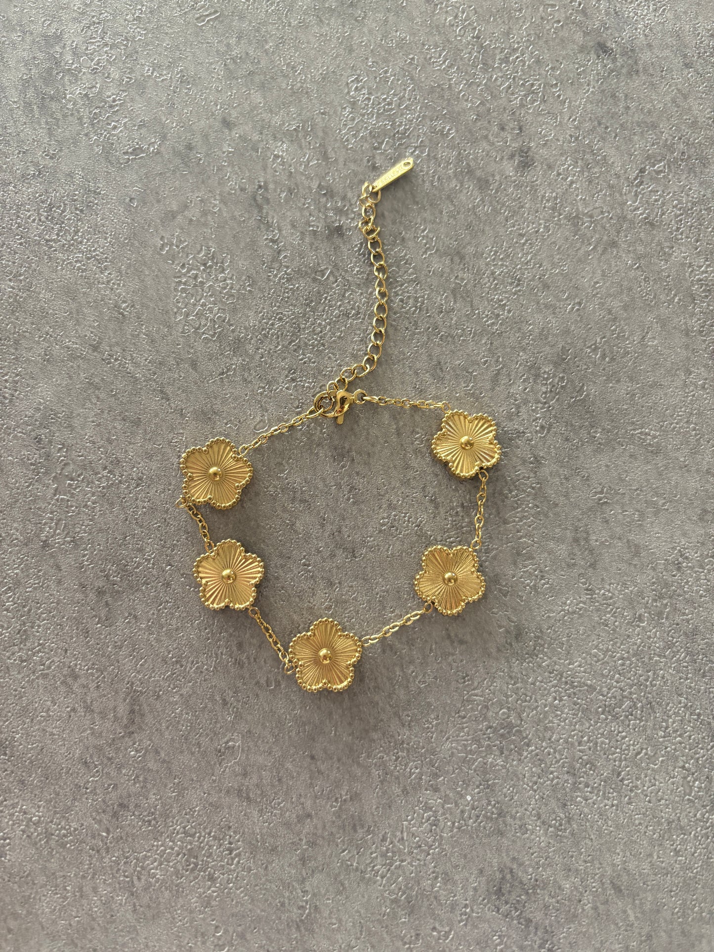 Bracelet, Gold flower charm bracelet